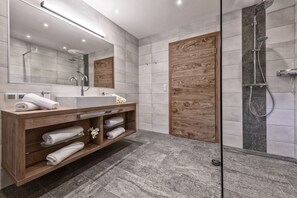 Deluxe House, 2 Bedrooms | Bathroom | Shower