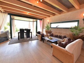DVD player - Tranquil Holiday Home in Blossersberg With Terrace (Viechtach)