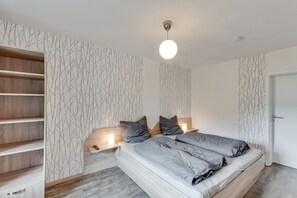 Classic Apartment, 3 Bedrooms | 3 bedrooms, individually furnished, bed sheets