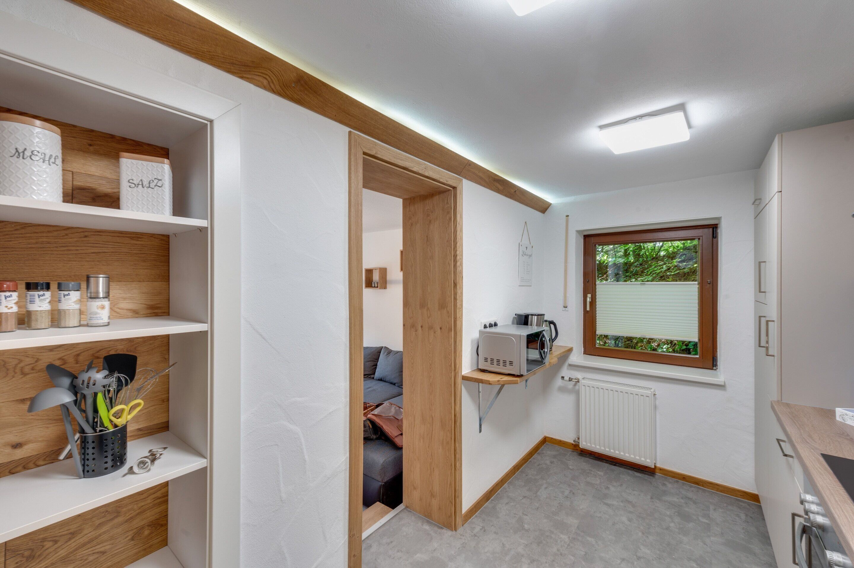 Fridge, oven, coffee/tea maker, highchair