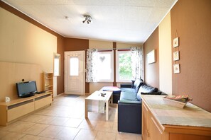 Comfort Bungalow, 2 Bedrooms | Living room - Quaint Bungalow Near Insel Poel With Garden (Insel Poel)