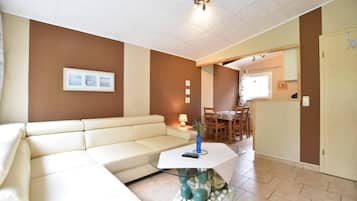 Comfort-Bungalow, 2 Schlafzimmer | Wohnzimmer