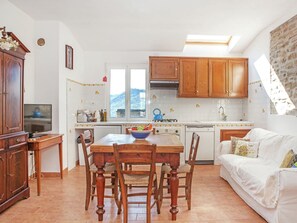 Deluxe-huoneisto, 4 makuuhuonetta | Yksityinen keittiö | Jääkaappi, uuni, astianpesukone