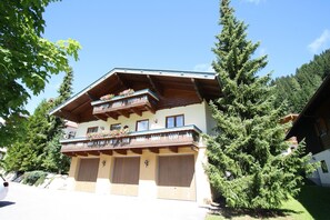 Classic Apartment, 2 Bedrooms | Exterior