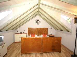 Classic Apartment, 1 Bedroom | 2 bedrooms, individually furnished, bed sheets - Rustic Apartment in Vis With Sea-view (Vis)