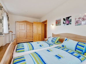 16 habitaciones, muebles diferentes y ropa de cama 