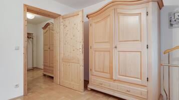 Deluxe Apartment, 2 Bedrooms | 16 bedrooms, individually furnished, bed sheets