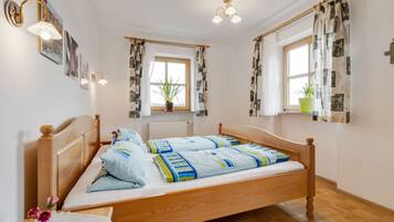 16 habitaciones, muebles diferentes y ropa de cama