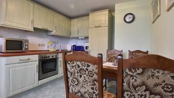 Comfort Apartment, 2 Bedrooms | Private kitchen | Fridge, microwave, oven, dishwasher