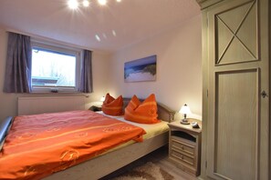 Comfort Apartment, 2 Bedrooms | 5 bedrooms, individually furnished, bed sheets - Cozy Apartment in Boltenhagen Germany Near the Beach (Boltenhagen)