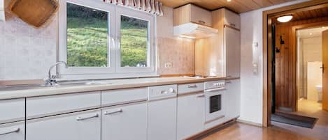 Classic House, 2 Bedrooms | Private kitchen | Fridge, oven, coffee/tea maker, electric kettle