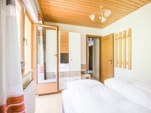 5 bedrooms, individually furnished, bed sheets