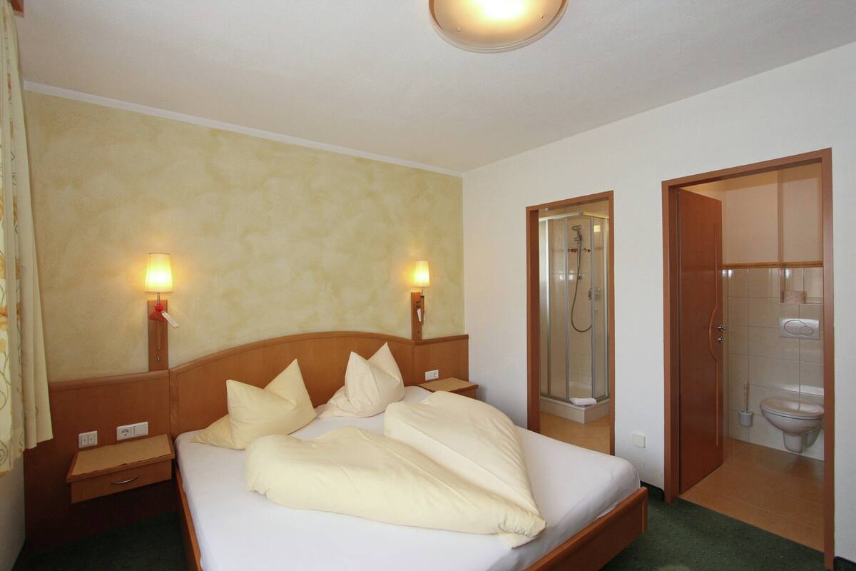 Classic Apartment, Multiple Bedrooms | 26 bedrooms, bed sheets