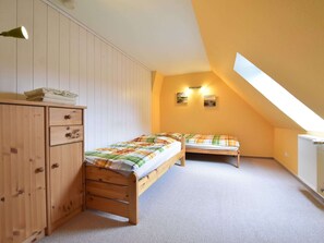 Classic House, 2 Bedrooms | 4 bedrooms, individually furnished, bed sheets - Modern Apartment in Elmenhorst Near Sea (Kalkhorst)