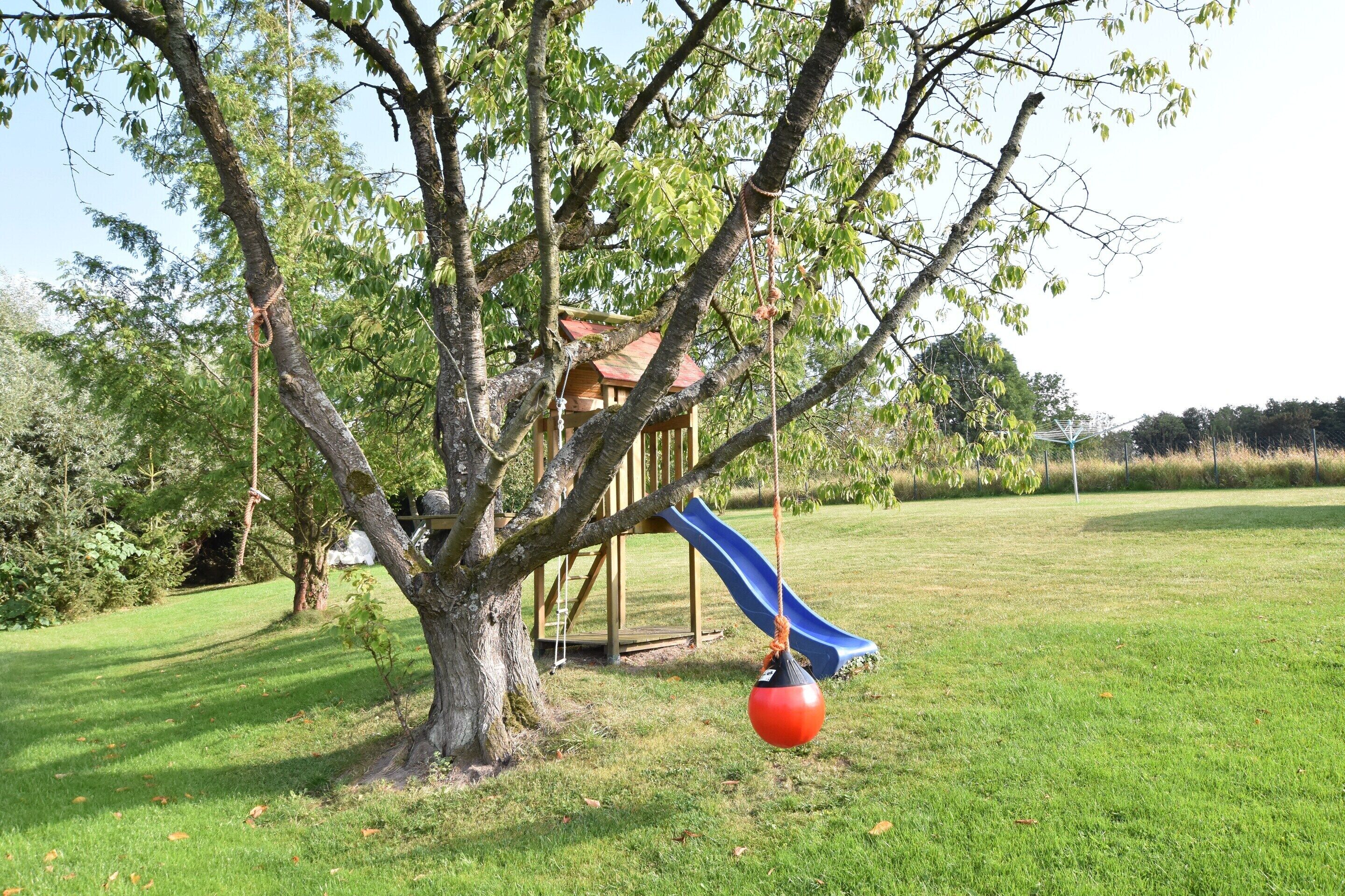 Rumah Klasik, 2 kamar tidur | Taman