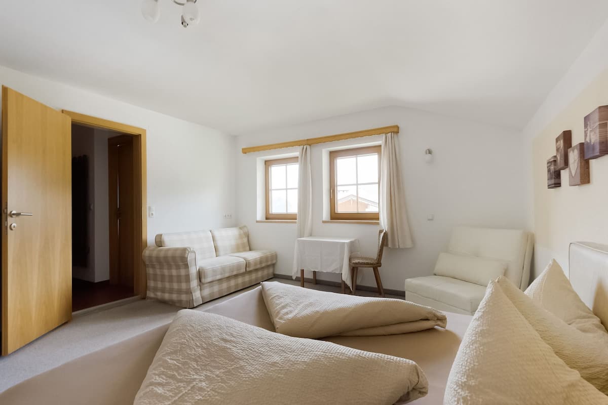 2 bedrooms, individually furnished, bed sheets