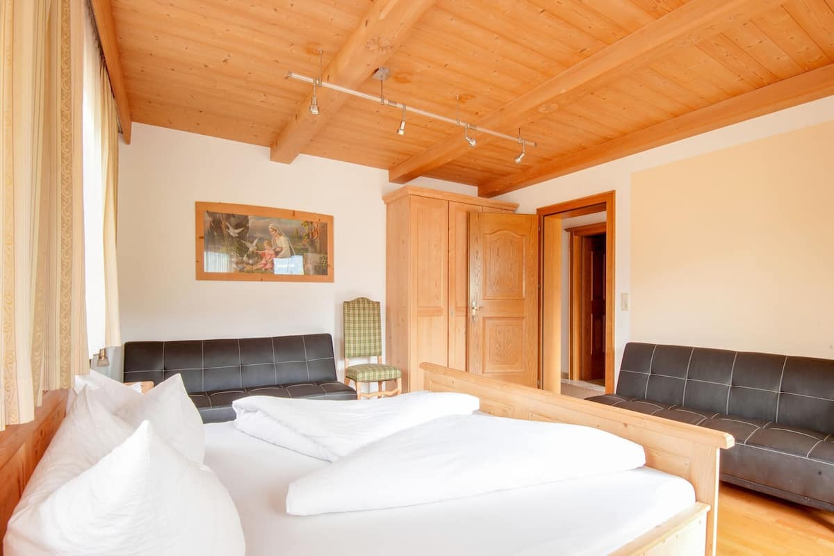 2 bedrooms, individually furnished, bed sheets