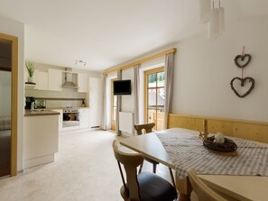 Deluxe Apartment, 4 Bedrooms | Private kitchen | Fridge, oven, high chair - Lovely Apartment in Hainzenberg Next to Forest (Hainzenberg)