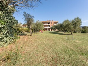 Classic Apartment, 3 Bedrooms | Garden