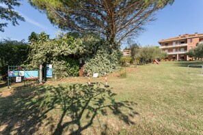 Classic Apartment, 3 Bedrooms | Garden