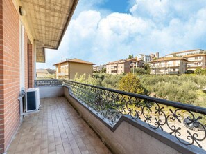 Comfort Apartment, 3 Bedrooms | Balcony - Nice Apartment in Tuoro sul Trasimeno With Pool (Tuoro sul Trasimeno)