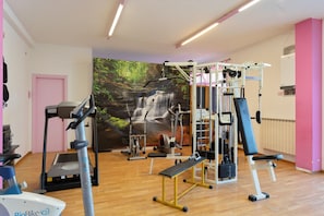 Classic Apartment, 3 Bedrooms | Fitness facility