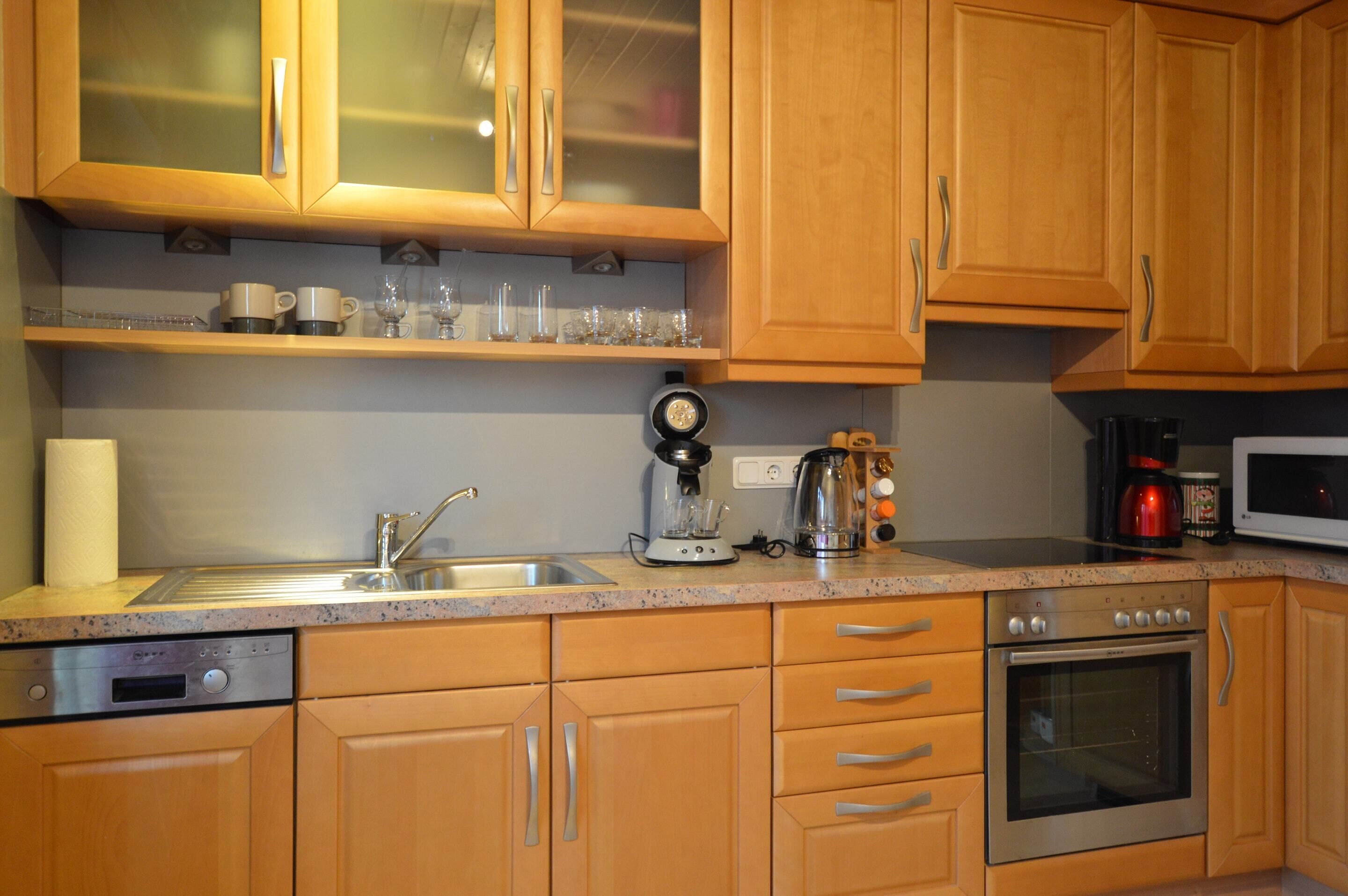 Căn hộ Deluxe, 2 phòng ngủ | Bếp riêng | Tủ lạnh, lò vi sóng, lò nướng, máy rửa bát 