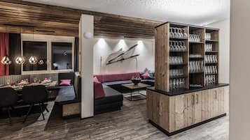 Comfort Chalet, Multiple Bedrooms | Living room