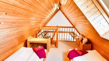 Deluxe House, 3 Bedrooms | 10 bedrooms, individually furnished, bed sheets