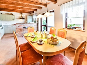Deluxe House, 3 Bedrooms | Dining