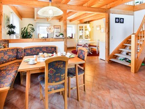 Comfort House, 2 Bedrooms | Dining - Fabelhaftes Ferienhaus in Thorstorf in Meeresnaehe (Warnow)