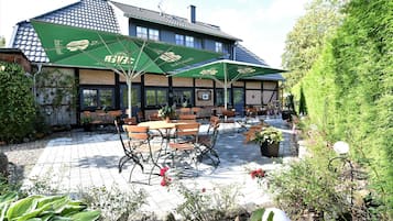 Classic House, 5 Bedrooms | Outdoor dining