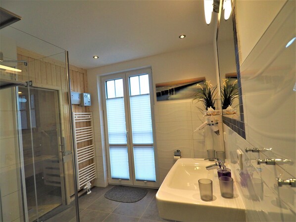 Comfort-Haus, 4 Schlafzimmer | Badezimmer | Badewanne, Haartrockner