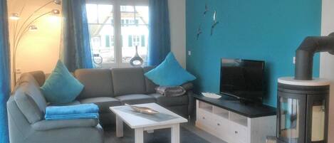 Fireplace, DVD player