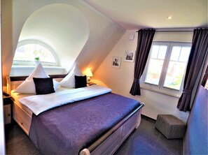 8 bedrooms, individually furnished, iron/ironing board, bed sheets - Cozy Holiday Home in Rerik With Terrace (Rerik)