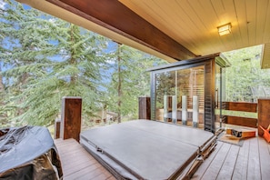 Terrace/patio - Ski-in/Ski-out rental home in the exclusive Evergreen Neighborhood! Hot Tub! (Deer Valley)