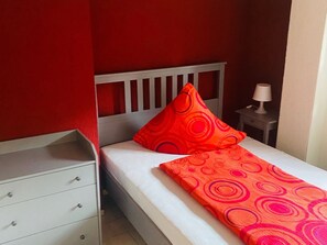 Comfort House, 1 Bedroom | 2 bilik tidur, dilengkapkan perabot secara berasingan, cadar katil 