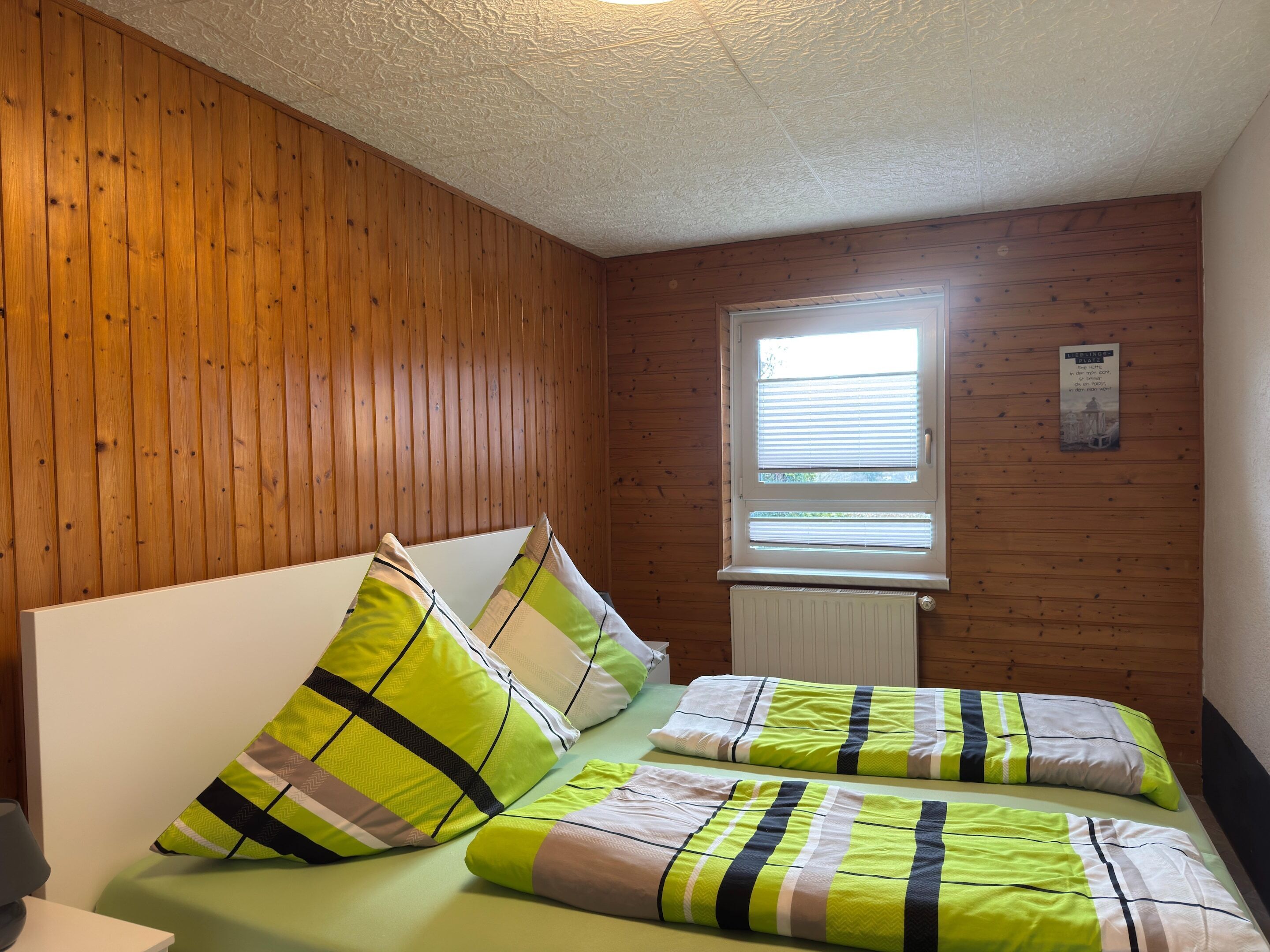 2 Schlafzimmer, individuell eingerichtet, Bettwäsche