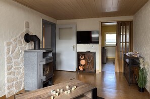 Hus Comfort - 2 sovrum | Vardagsrum | Eldstad