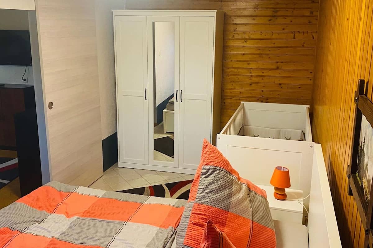 Casa Comfort, 1 camera da letto | 2 camere, con arredamento individuale, lenzuola