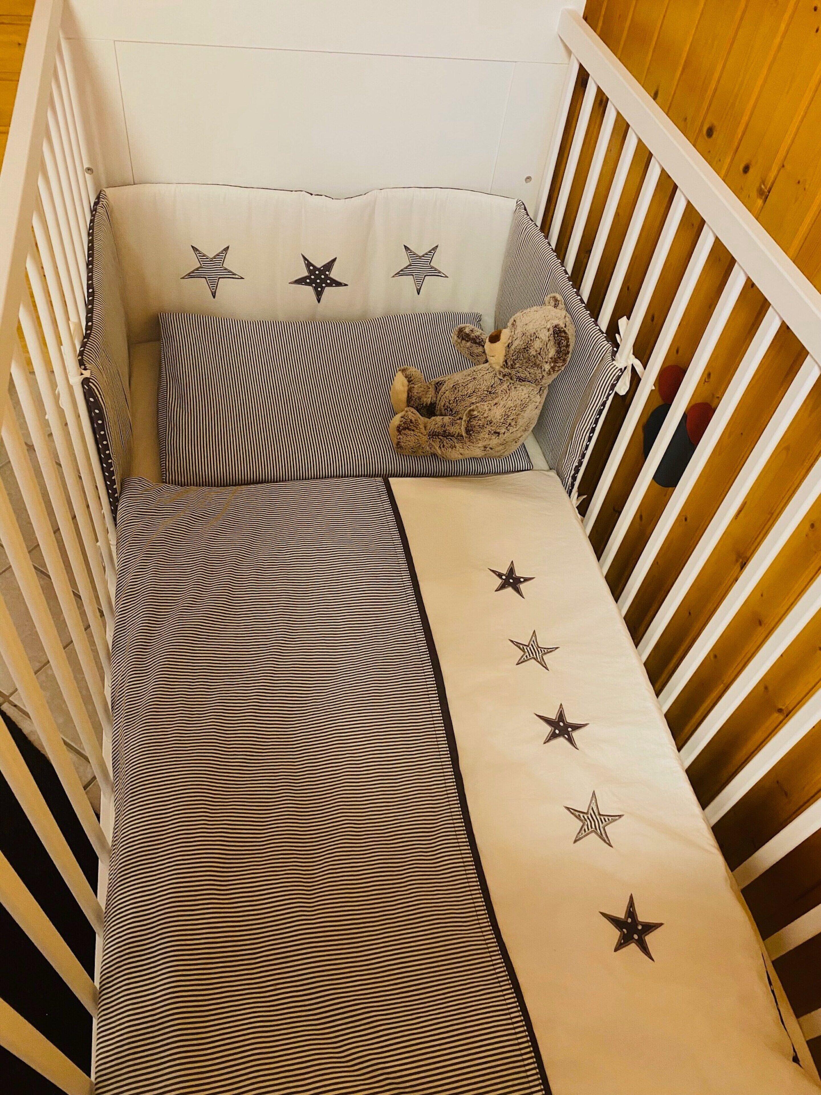 2 phòng ngủ, trang bị nội thất với thiết kế riêng biệt, bộ trải giường 