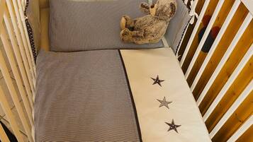 2 phòng ngủ, trang bị nội thất với thiết kế riêng biệt, bộ trải giường