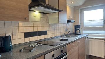 Fridge, microwave, oven, coffee/tea maker