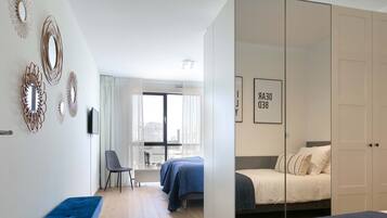 4 bedrooms, iron/ironing board, bed sheets
