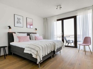 Deluxe Apartment, 2 Bedrooms | 4 bedrooms, iron/ironing board, bed sheets