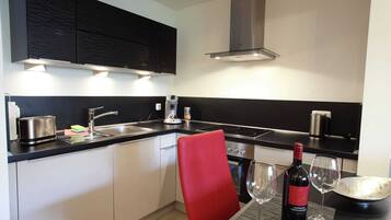 Comfort Apartment, 2 Bedrooms | Private kitchen | Fridge, oven, highchair