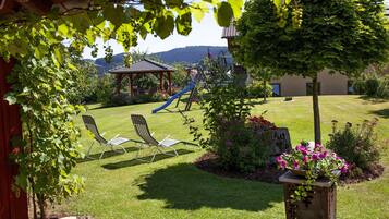 Classic Apartment, 2 Bedrooms | Garden