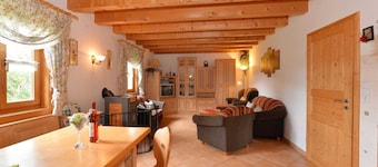 아름다운 바이에른 숲에 있는 발코니가 있는 편안한 아파트먼트