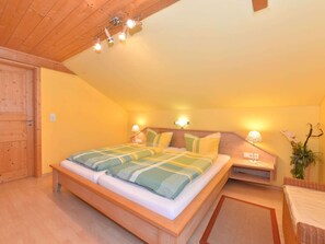 7 habitaciones, muebles diferentes y ropa de cama 