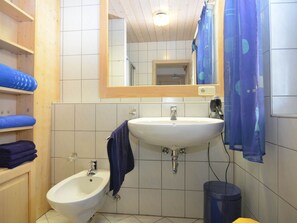 Classic Apartment, 1 Bedroom | Bathroom